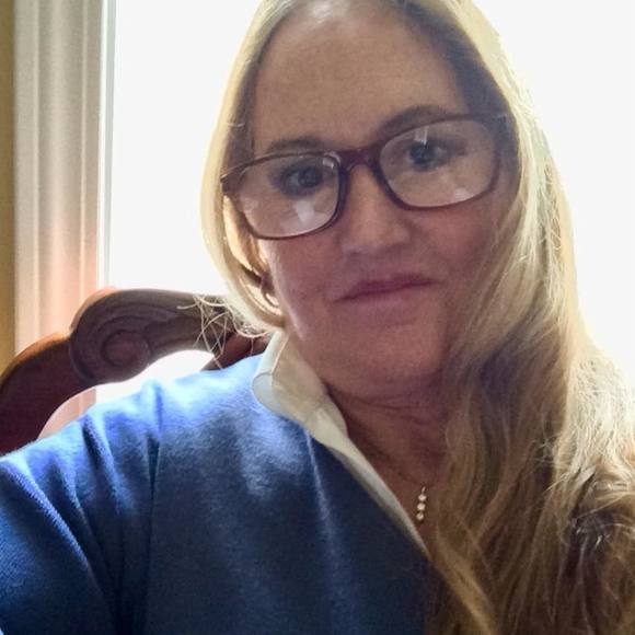 Profile Picture of Diane Sharron (@diane39154) on Poshmark