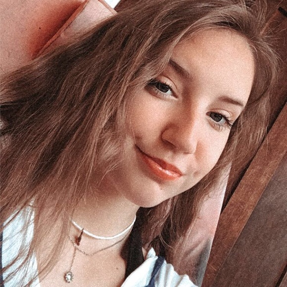 Profile Picture of Vega Rochat (@vegarochat) on Poshmark