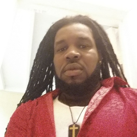 Profile Picture of Mazak Mazaki (@mazakmazaki) on Poshmark