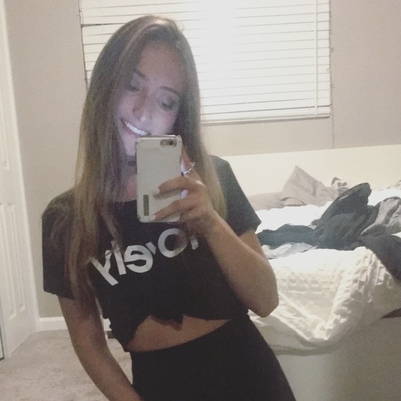 Profile Picture of Emily Hinrichsen (@emhinrichsen) on Poshmark