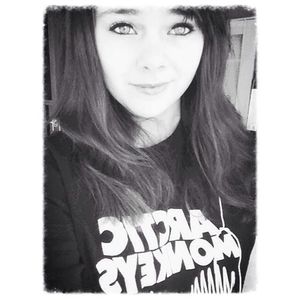 Profile Picture of Holly Wilkins (@hollywilkinsxo) on Myspace