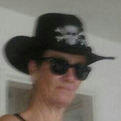 Profile Picture of Joann Allen (@venicebeeatch) on Twitter