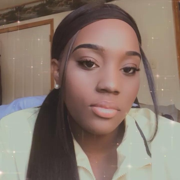 Profile Picture of Kaliza Reid (@kalizareid) on Poshmark