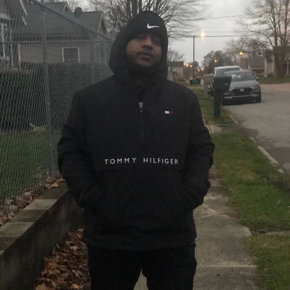 Profile Picture of Kenny Cleaves (@kennycleaves) on Poshmark