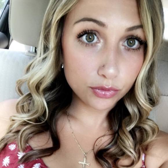 Profile Picture of Leigh-anne Ordner (@leighanneordner) on Poshmark