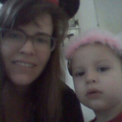 Profile Picture of Lisa Ellenbaum (@goosenamedhenry) on Twitter