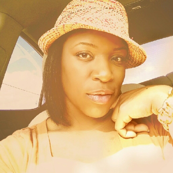 Profile Picture of Tameika Mitchell (@meika1985) on Poshmark