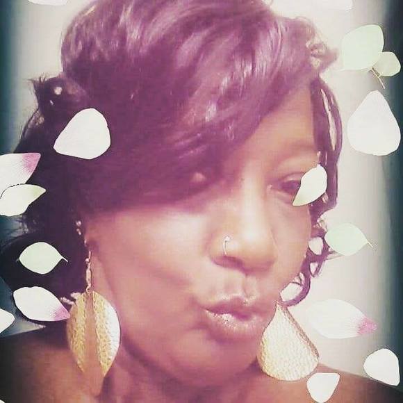 Profile Picture of Robin Price (@jovanry50) on Poshmark