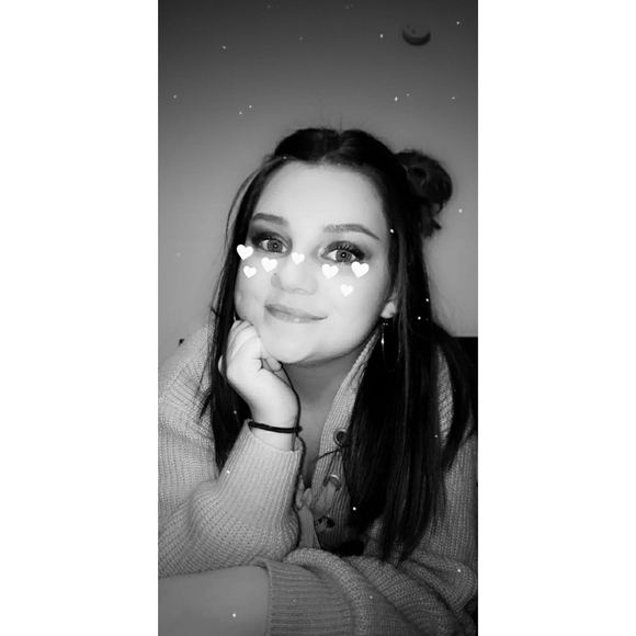 Profile Picture of Terra Applegate (@ilovehim273) on Poshmark