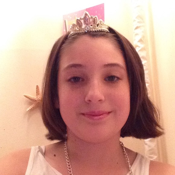 Profile Picture of Carly Blakeslee (@lovebird320) on Poshmark