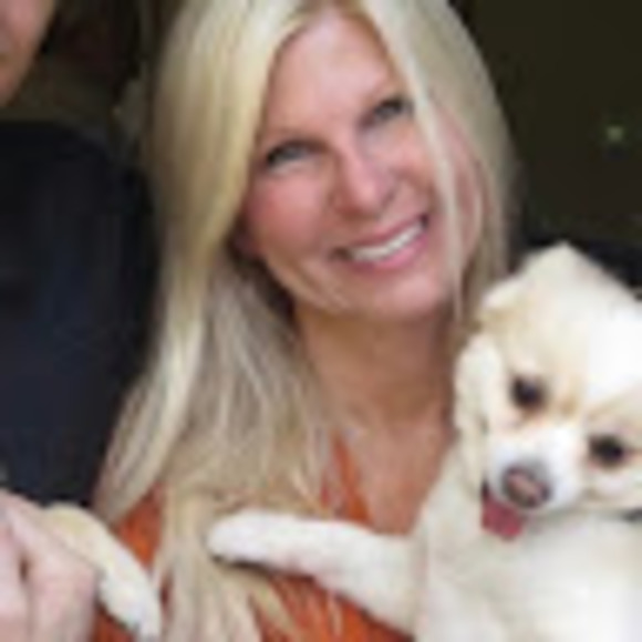 Profile Picture of Pamela Marks-hollander (@pamelamh001) on Poshmark