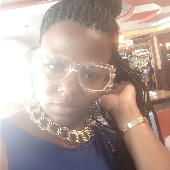 Profile Picture of Iesha Sholar (@ieshasholar) on Poshmark