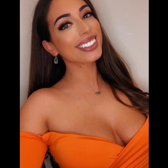 Profile Picture of Sarah Ohlsson (@sarahohlsson) on Poshmark