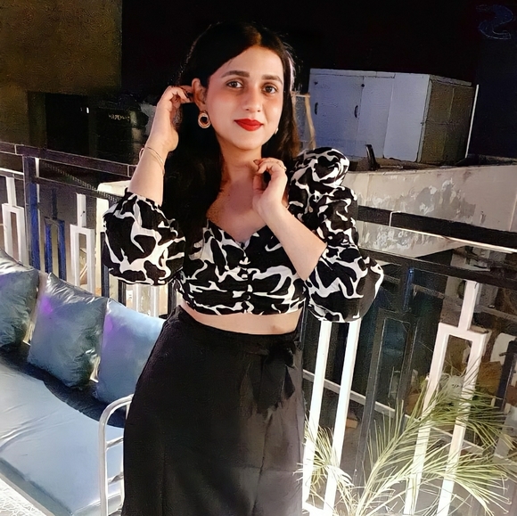 Profile Picture of Manisha Puri (@purimanisha1328) on Poshmark