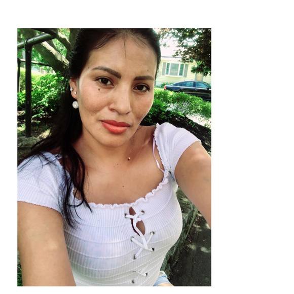 Profile Picture of Rocio Leon (@rocioleon566) on Poshmark