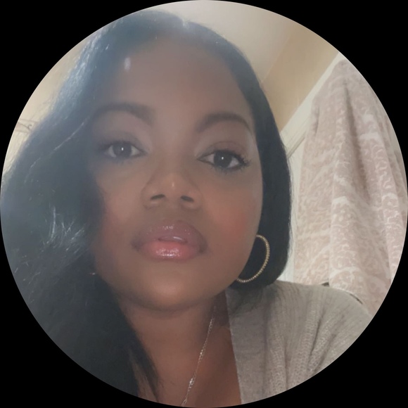 Profile Picture of Rosa Reid (@rosar4) on Poshmark