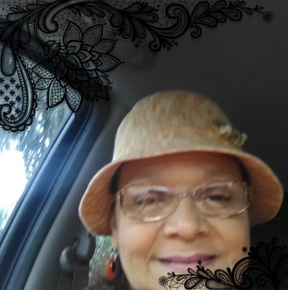 Profile Picture of Alicia Lara (@alicialara473) on Poshmark