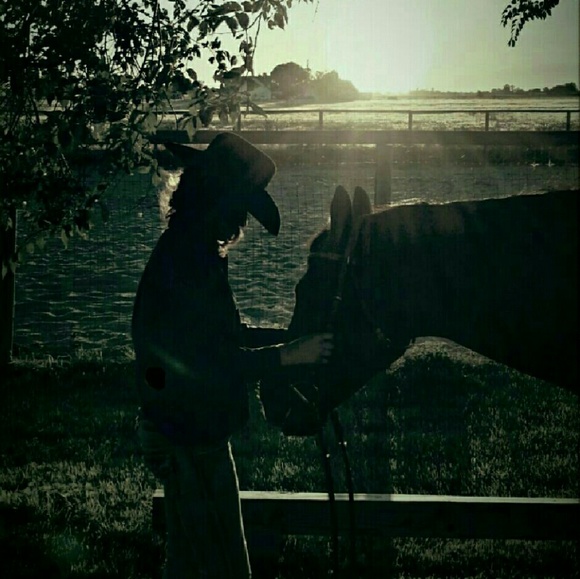 Profile Picture of Karen Wrigley (@karenwrigley41) on Poshmark