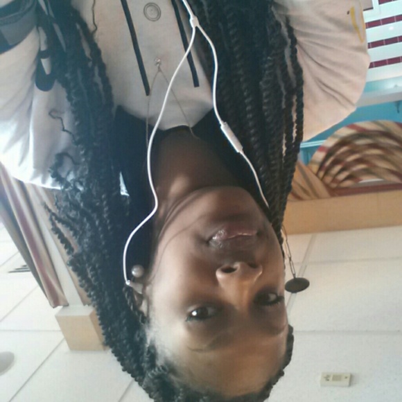 Profile Picture of Aisha Lockett (@aishalockett) on Poshmark