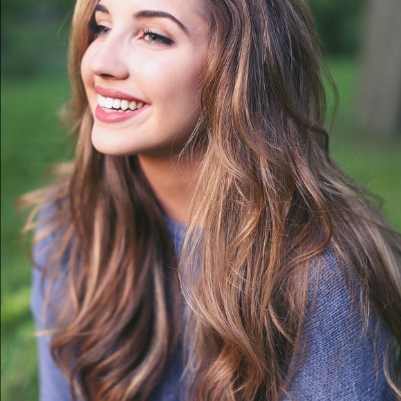 Profile Picture of Madisyn Bradow (@madisyndoveb) on Poshmark