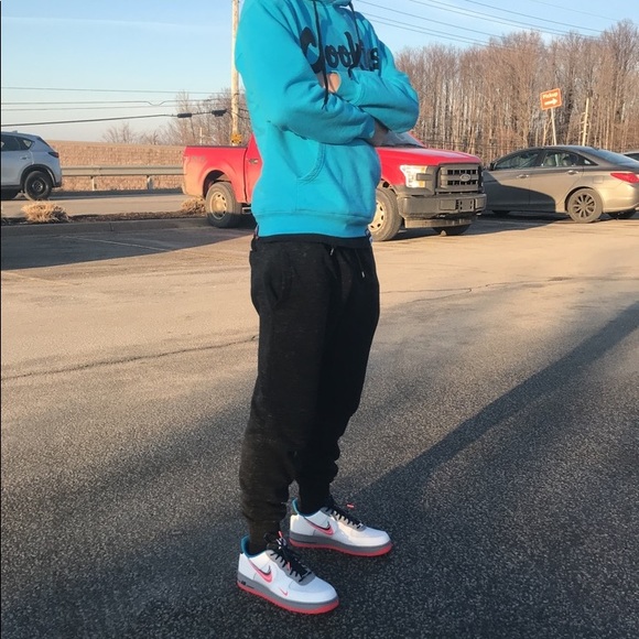 Profile Picture of Zachary Simon (@bdog8822) on Poshmark