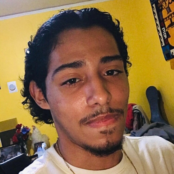 Profile Picture of Chris Laurente (@lil_chepe) on Poshmark