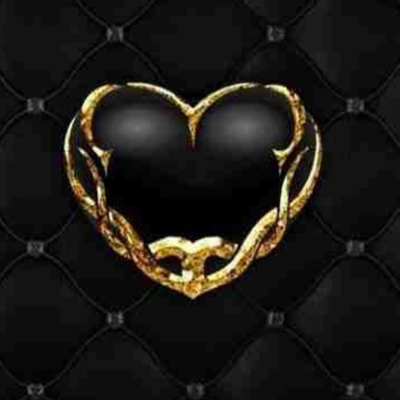 Profile Picture of Jessie Geddings (@jessiegeddings) on Poshmark