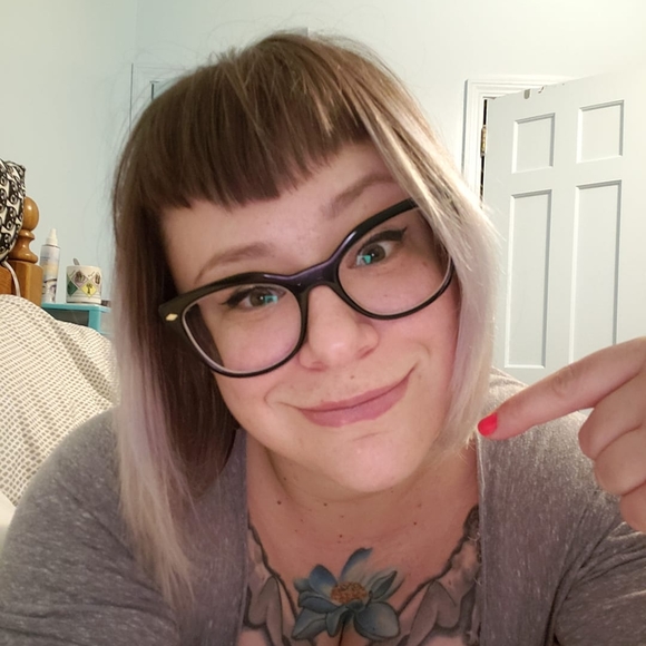 Profile Picture of Sarah Touchstone (@sarahtouchstone) on Poshmark