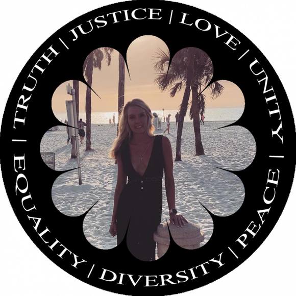 Michele Drommerhausen - Poshmark Profile Picture of Michele Drommerhausen (@madrommer) on Poshmark