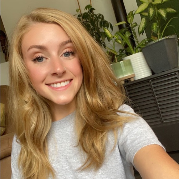 Profile Picture of Taylor Moase (@taylormoase) on Poshmark