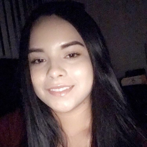 Profile Picture of Marie Verdugo (@illumariitee) on Poshmark