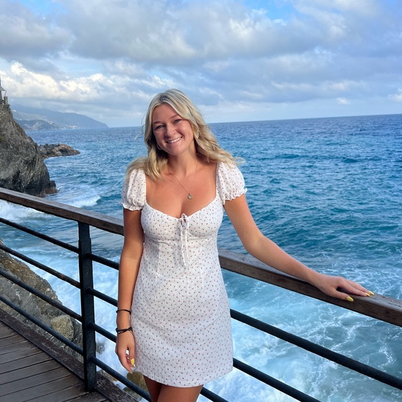 Profile Picture of Emma Wolak (@tjjwolak) on Poshmark