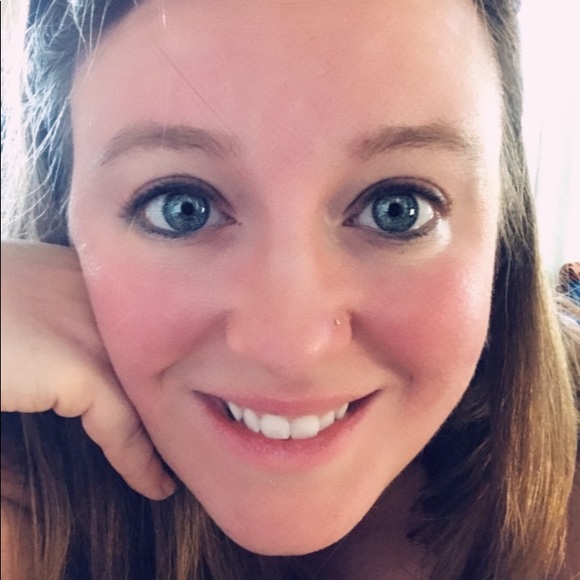 Stephanie Walkup - Poshmark Profile Picture of Stephanie Walkup (@snwalkup) on Poshmark