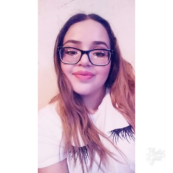 Profile Picture of Sixta Villarreal (@sixta12) on Poshmark