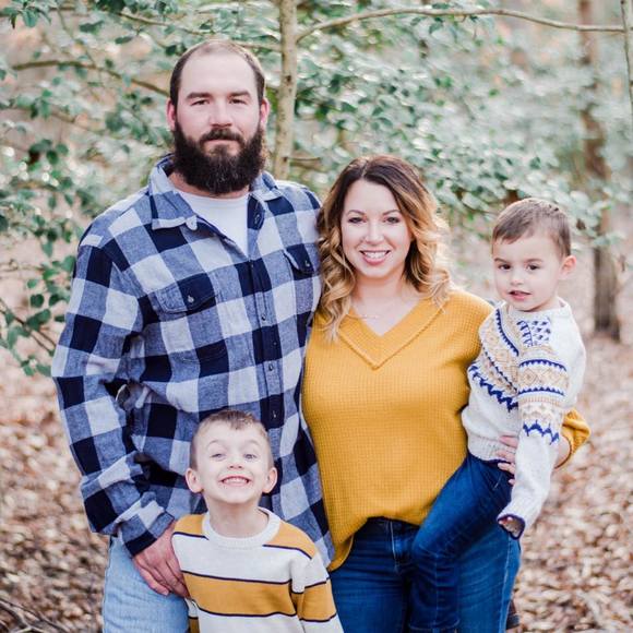 Profile Picture of Danielle Andrich (@drandrich) on Poshmark