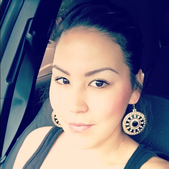 Profile Picture of Tamara Howerton (@momof3ballerzzz) on Poshmark