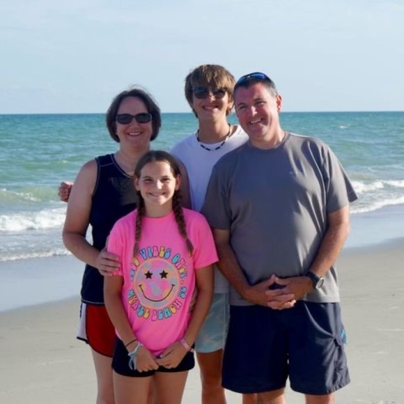 Profile Picture of Jenn Tuning (@jenn_tuning) on Poshmark