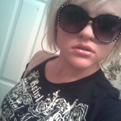 Profile Picture of Hilary Hall (@HallRoxy130) on Twitter