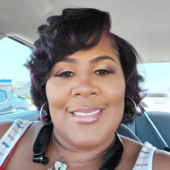 Profile Picture of Andrea Mccleney (@msdrea80) on Poshmark