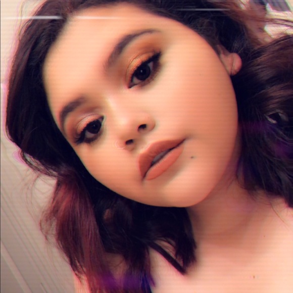 Profile Picture of Maria Cano (@mariia_cx) on Poshmark