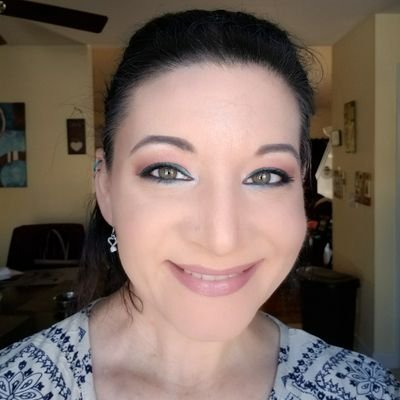 Profile Picture of Lindsey Rusk (@laweiss11) on Twitter