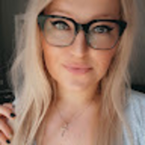 Profile Picture of Alina Didok (@akraalina) on Poshmark