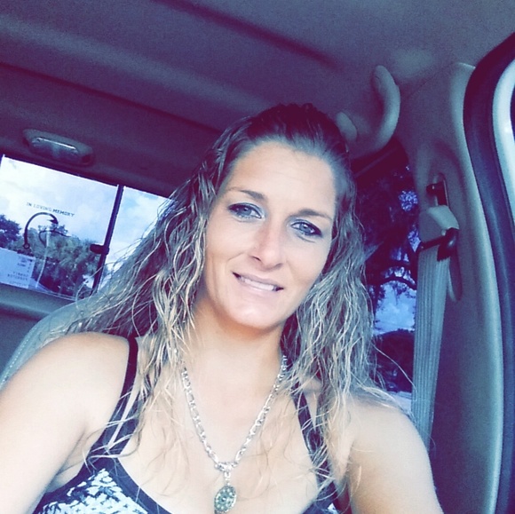 Profile Picture of Ashley Sharp (@ashleylynn863) on Poshmark