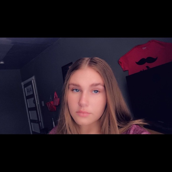 Profile Picture of Ava Steele (@avasteele380) on Poshmark
