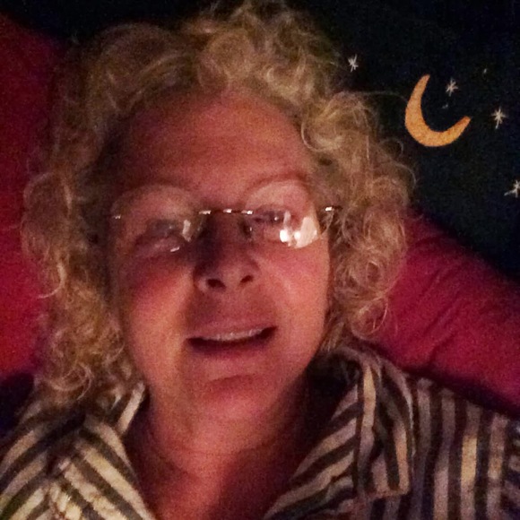 Profile Picture of Beth Bloskey (@bbloskey) on Poshmark