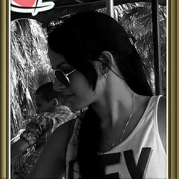 Profile Picture of Yusimi Velazquez (@yusimivelazquez) on Poshmark