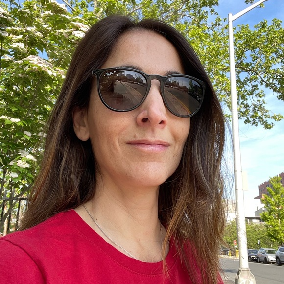 Profile Picture of Maria Arezo (@marezo80) on Poshmark