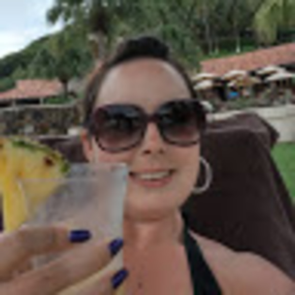 Profile Picture of Tiffany Cobbler (@tiffany_cobbler) on Poshmark