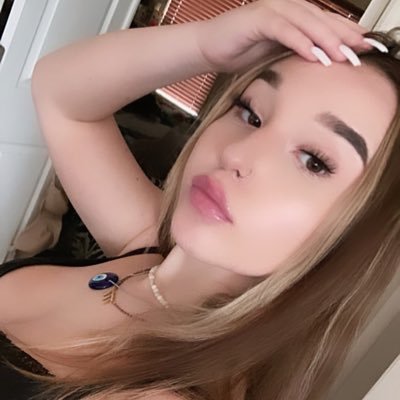 Profile Picture of allie mason (@ALLIEMAS0N) on Twitter