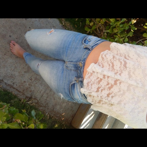 Profile Picture of Emily Andrews (@emilyandrews29) on Poshmark